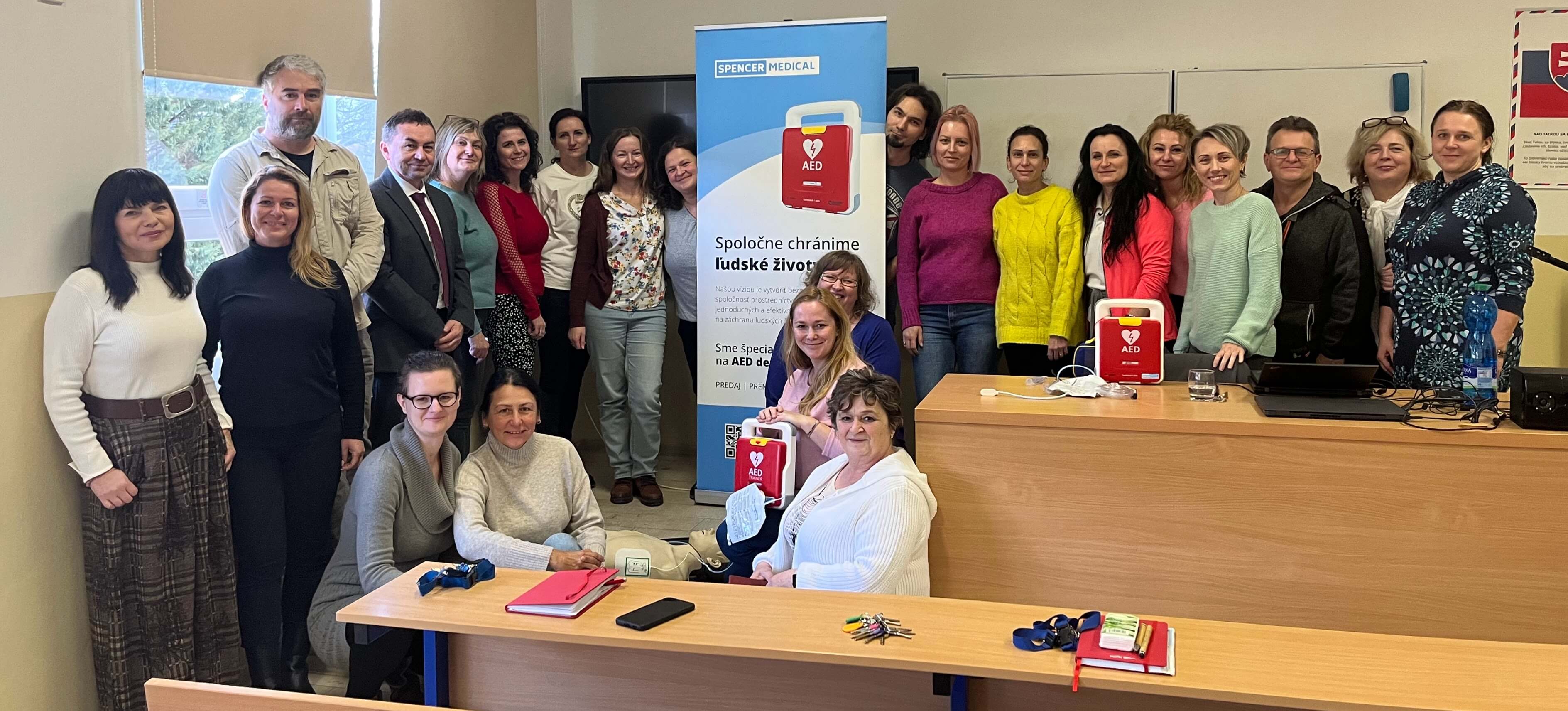 Skolenie-AED-defibrilator