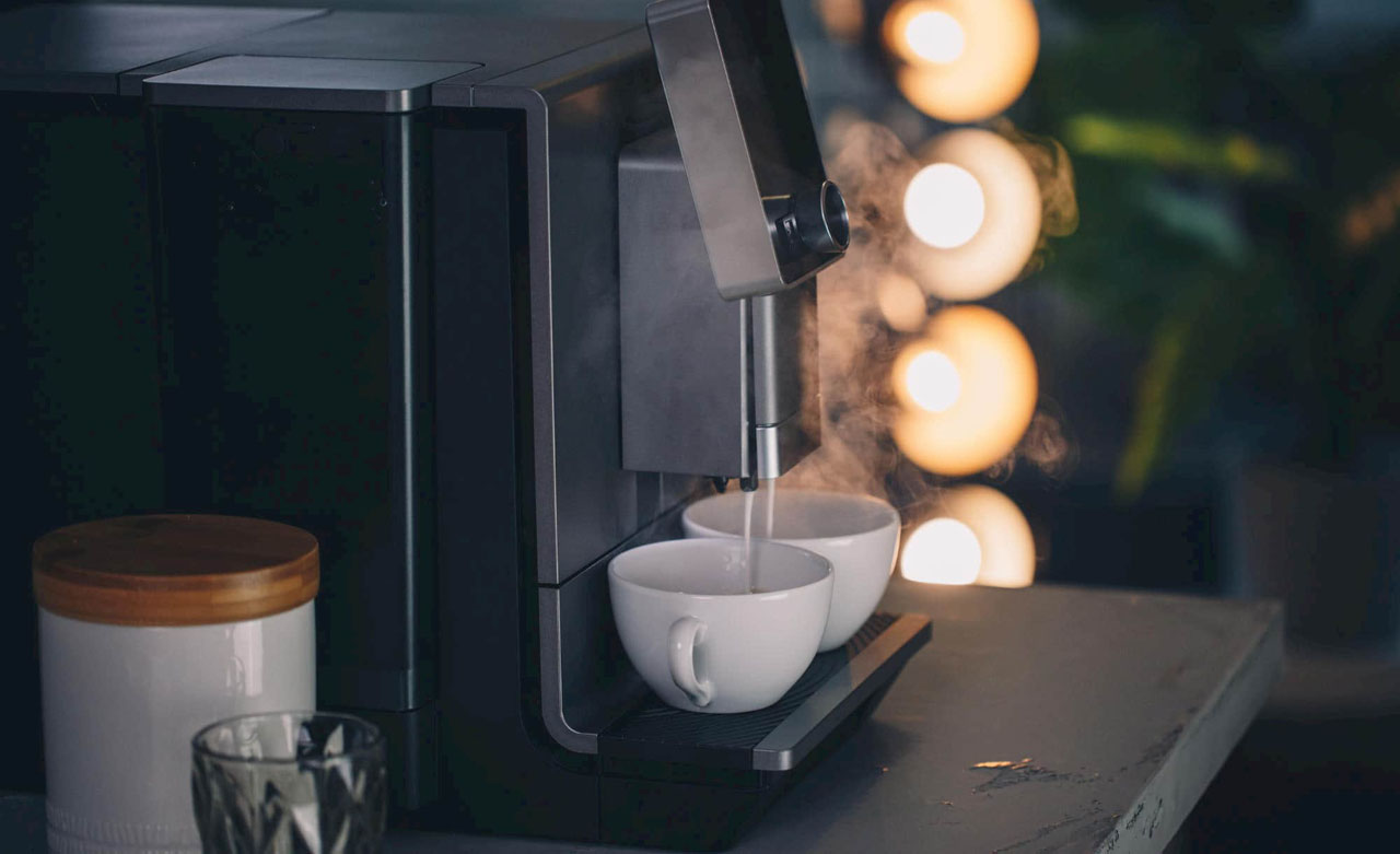 Vyberať kávovar je ako kupovať auto. Viete, ako nájsť ten správny?