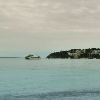 Tak jsme dojeli. Zdravíme Palmanovu 🏖️🚢 . . . . . . . #uzijsimallorcu #uzitmallorcu #palmanovabeach #playadepalmanova...