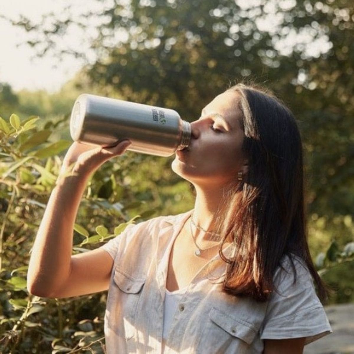 5 Výhod, vďaka ktorým je znovupoužiteľná fľaša na vodu skvelým pomocníkom