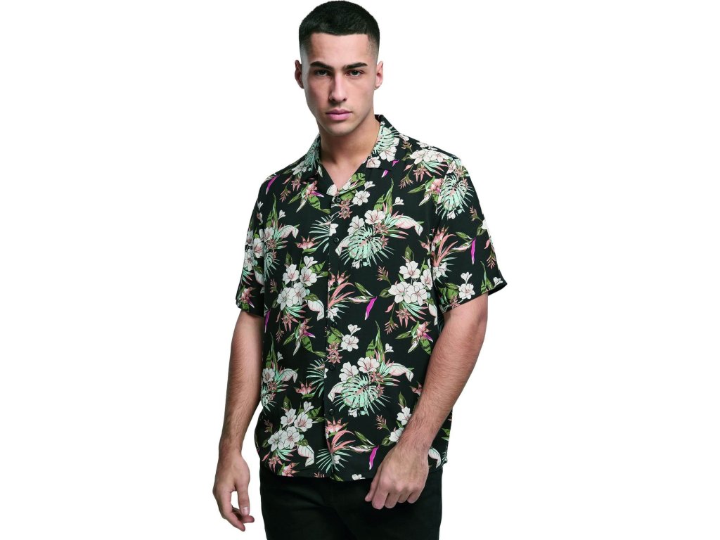 Letní plážová pánská košile z lehké viskózy Urban Classics (Velikost 3XL, Barva blacktropical)
