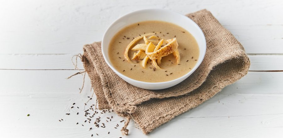 Soupe de céleri avec crêpe