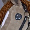 Stockpferd Oliver mit schwarzem Halfter