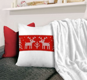 vianocny-vankusik-so-sobmi-nordic-red