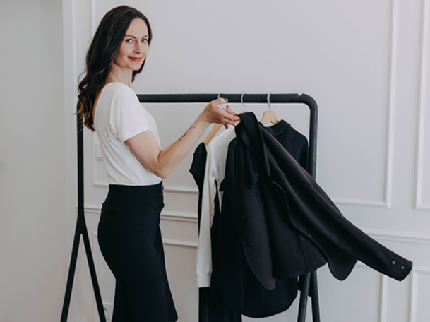 Vytvořte si kapsulový šatník, který vás bude bavit celé roky