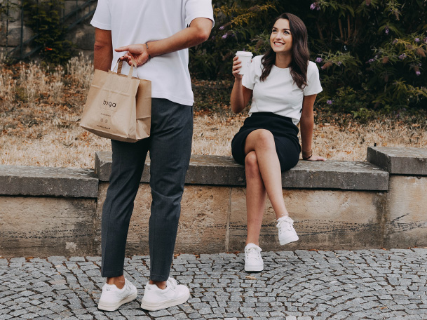 Návod pro chlapa: Jak jí vybrat Bugu a nespálit se hned napoprvé