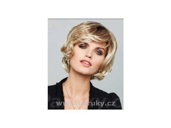 Hillary Lace s logem