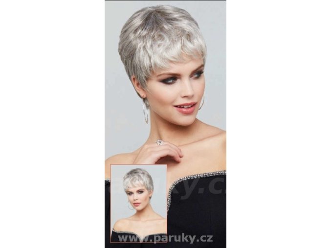 Nicole Lace s logem