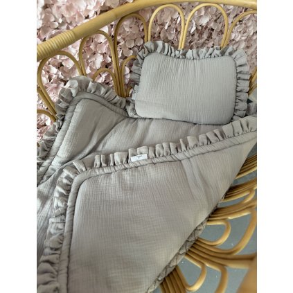14379 muselinovy set polstarku s perinkou volanky sedy