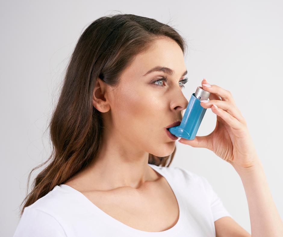 Jaký je vztah mezi sennou rýmou a astmatem?