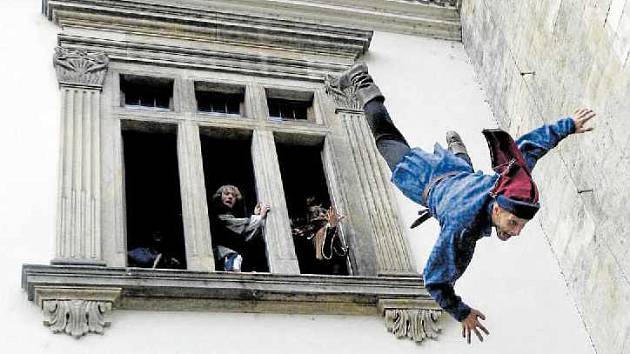 Co je defenestrace - vysvětlení a historie