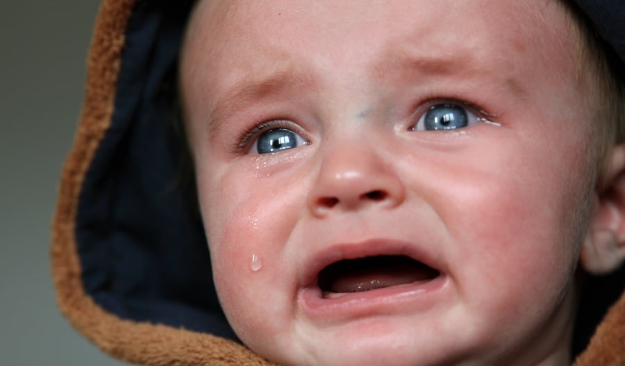 Jak správně reagovat na dětský pláč