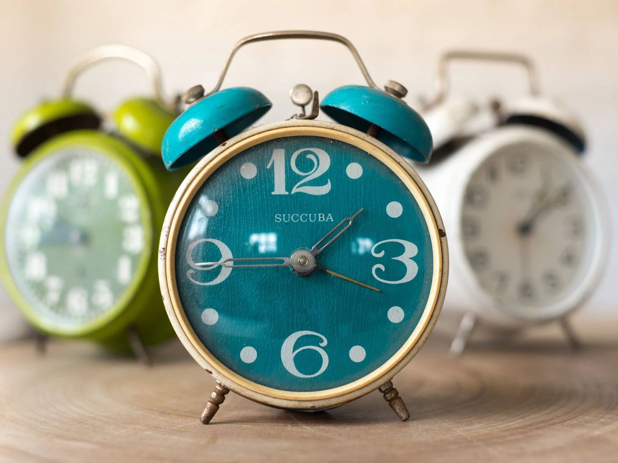 Jak vybrat hodiny a budíky