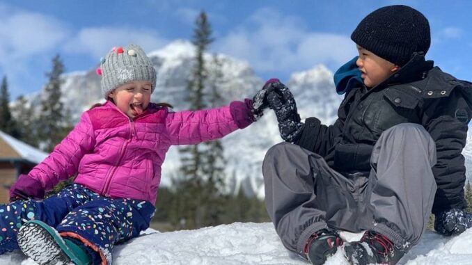 Zimní radovánky s dětmi: Co zabalit na výlet do hor