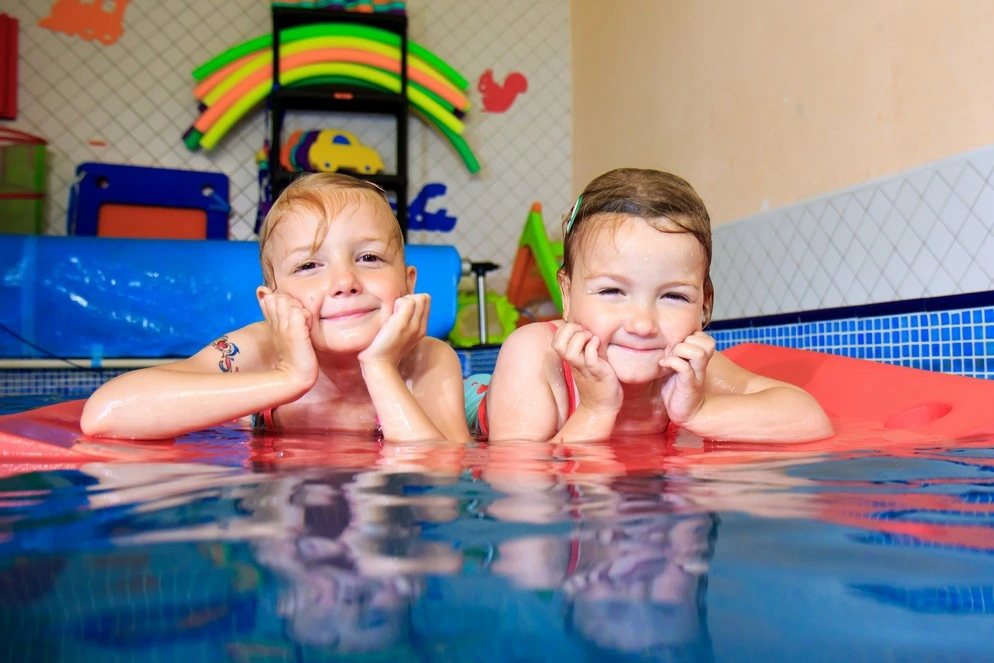 Jak se děti učí plavat?