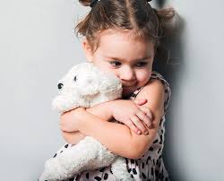 Plyšáci jako dárky: Co vybrat pro různé věkové skupiny?