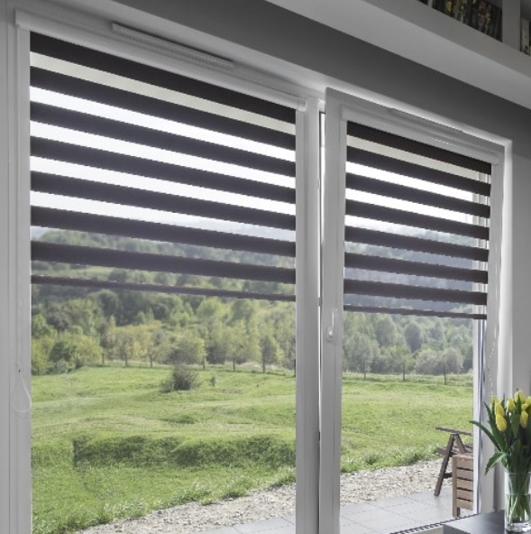 Výběr oken, dekorace oken, závěsy a žaluzie