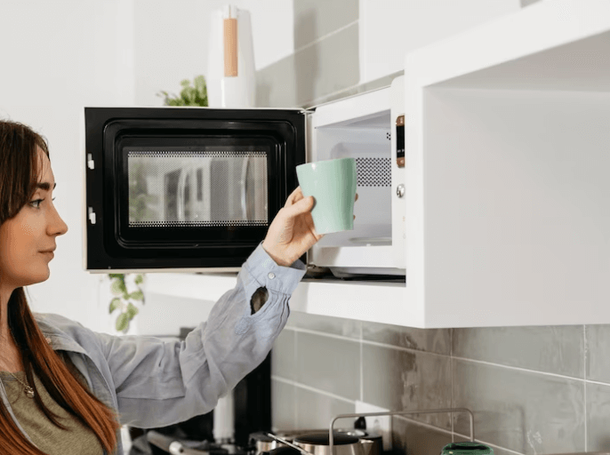 Jak vyčistit mikrovlnku: Tipy a triky na snadné čištění