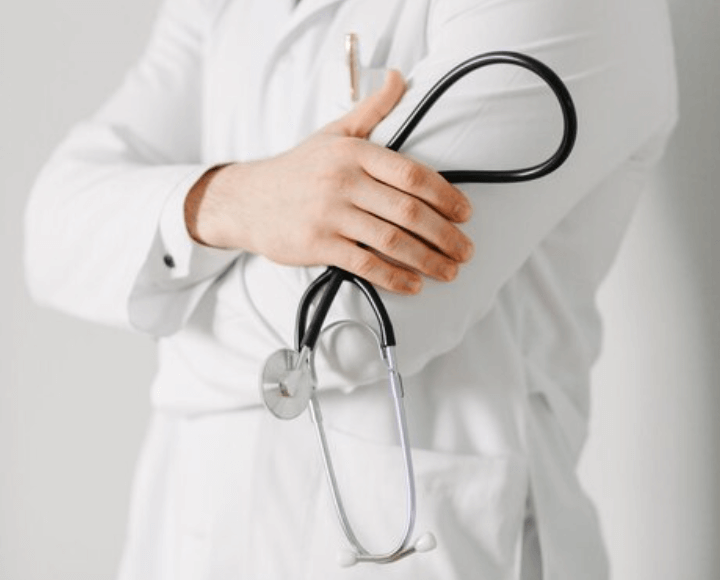 Co je abdominální distenze: Příčiny, příznaky a řešení