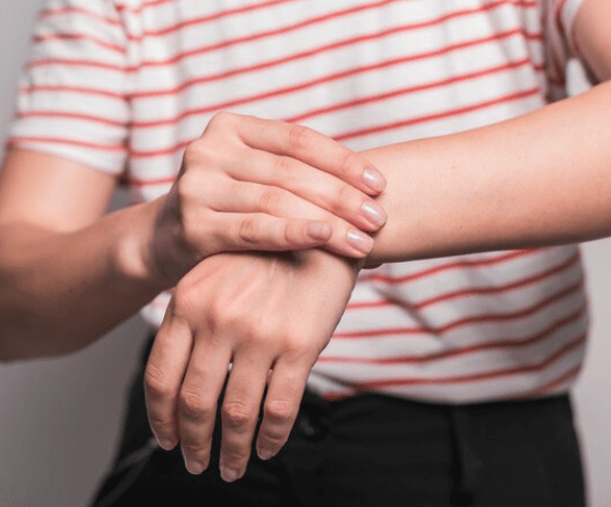 Co je polyartróza: Diagnostika, příznaky a léčba