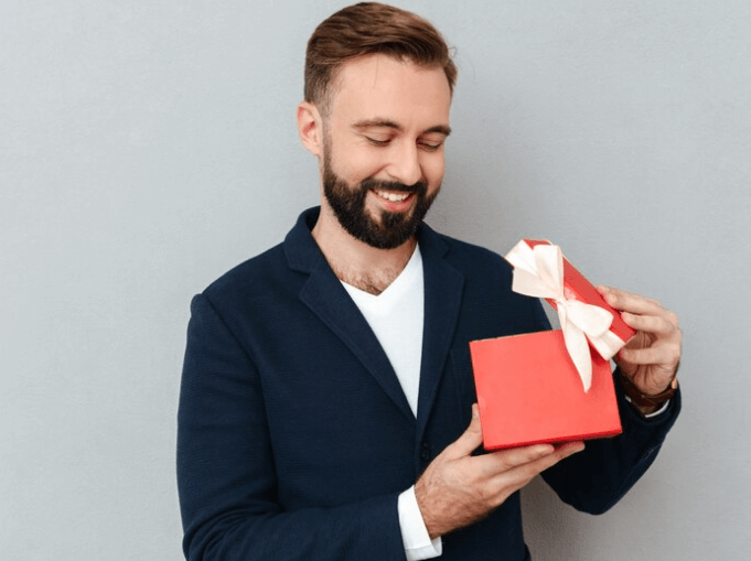 Co dát chlapovi k svátku: 15 nápadů na dárky