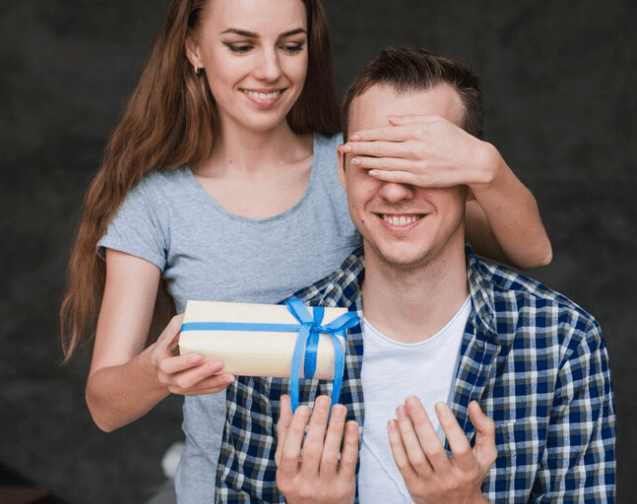 Co dát manželovi k narozeninám: Tipy na výjimečné dárky