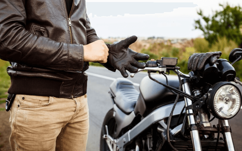 Co koupit motorkáři: Skvělé dárky pro milovníky motorek