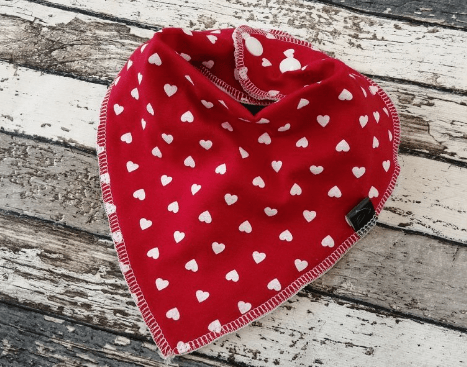 Výhody a nevýhody bavlněných bryndáků pro děti