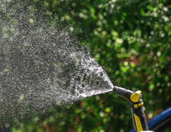 Proč používat automatický zavlažovací systém