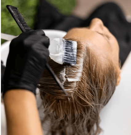 Přeměna z brunety na blondýnu je častým cílem mnoha žen