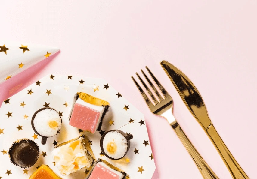 Jak vybrat talíře, kelímky a slámky