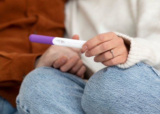 Brzká menstruace nebo nidace? Jak poznat, co těhotenství opravdu znamená