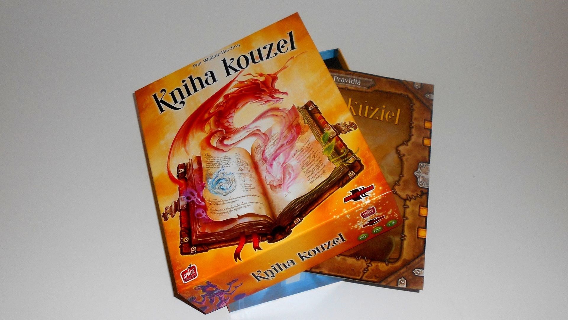 Kniha kouzel stolní hra - recenze