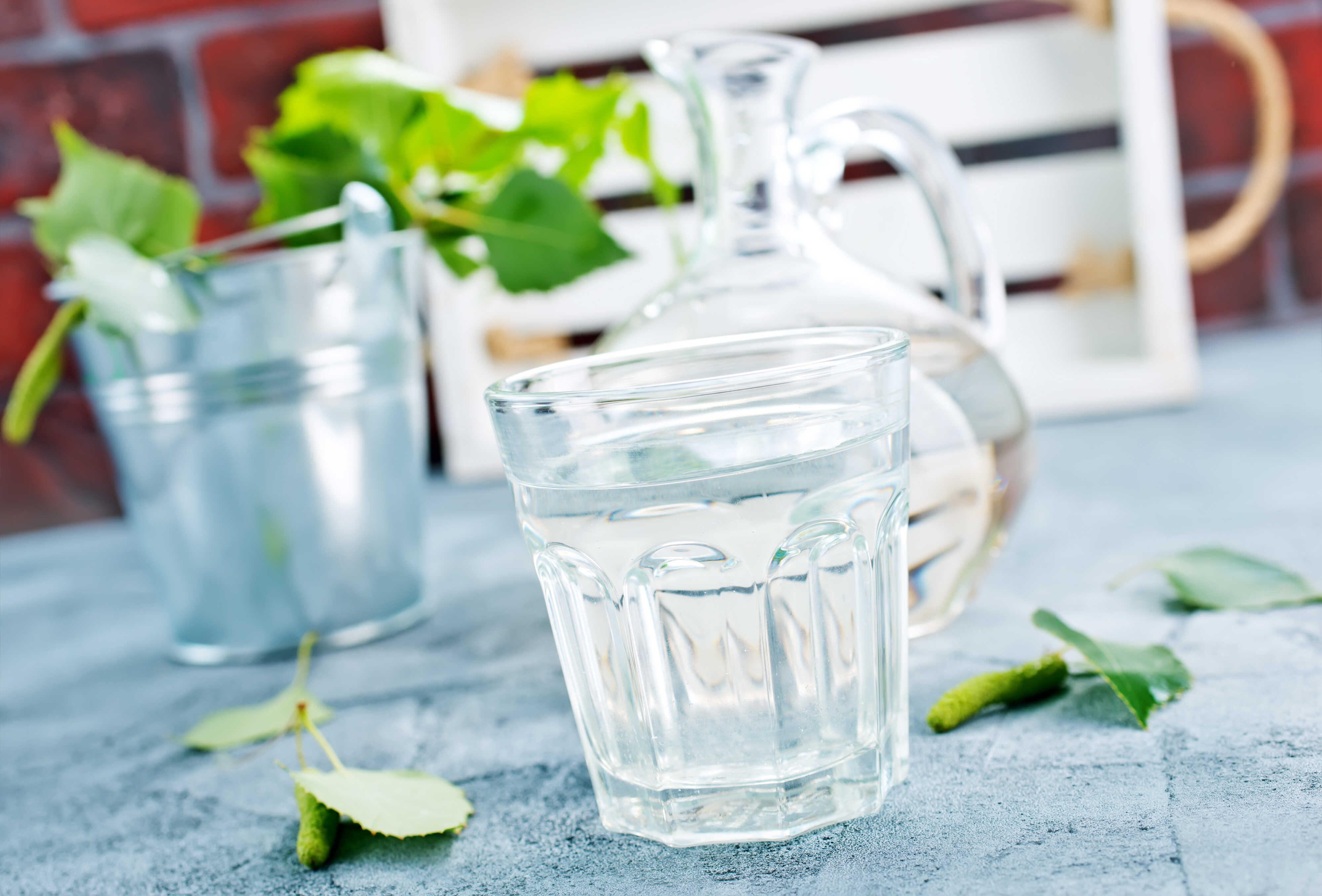 Nezapomínejte na vodu. Tipy na stylové servírování