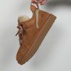 ugg lowmel chestnut v ruce