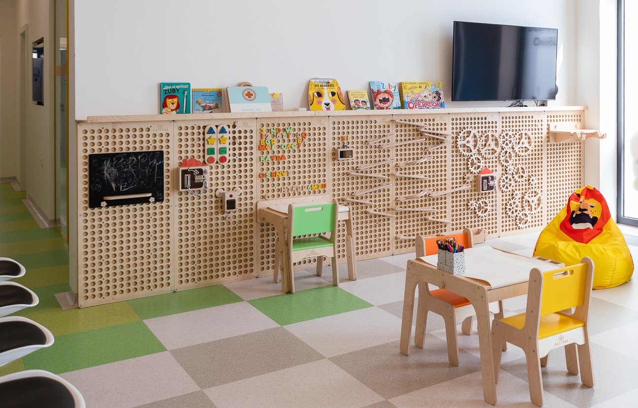 Montessori Nábytok – Ako Pomáha Detskému Vývoju?