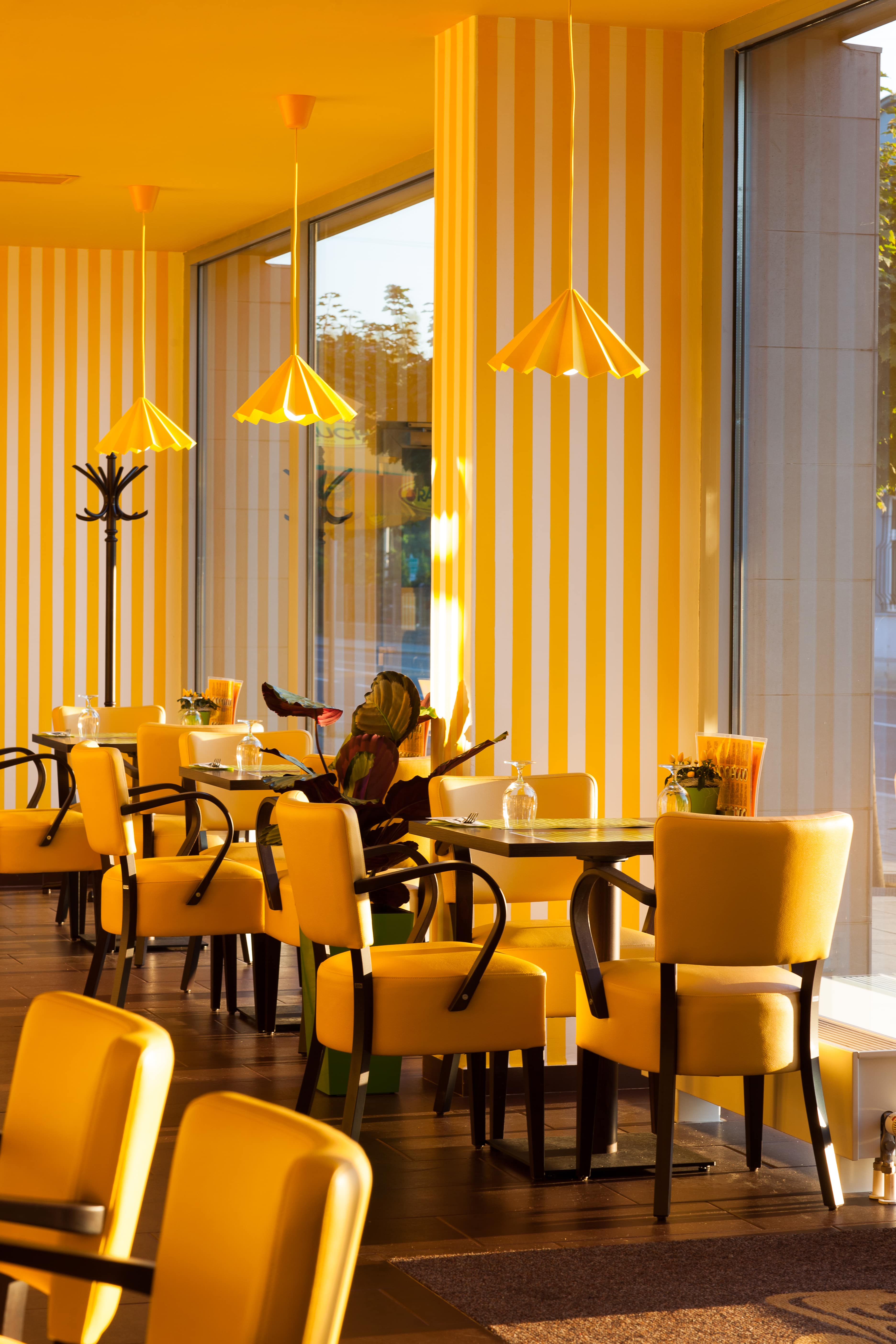 ollies-bistro-2-863335c7-c4d7-4f24-ad0b-66c958d4dc77-min