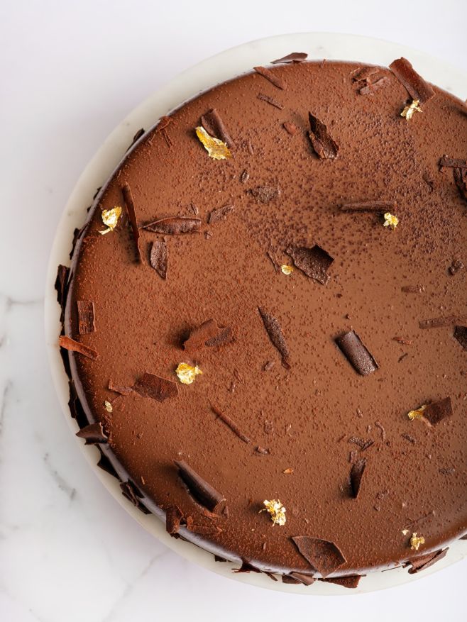 Dnes se slaví Den čokoládového dortu! 🍫🎂 A my ho slavíme poctivě – čokoláda v korpusu, krému i zdobení. Žádné šetření, jen...