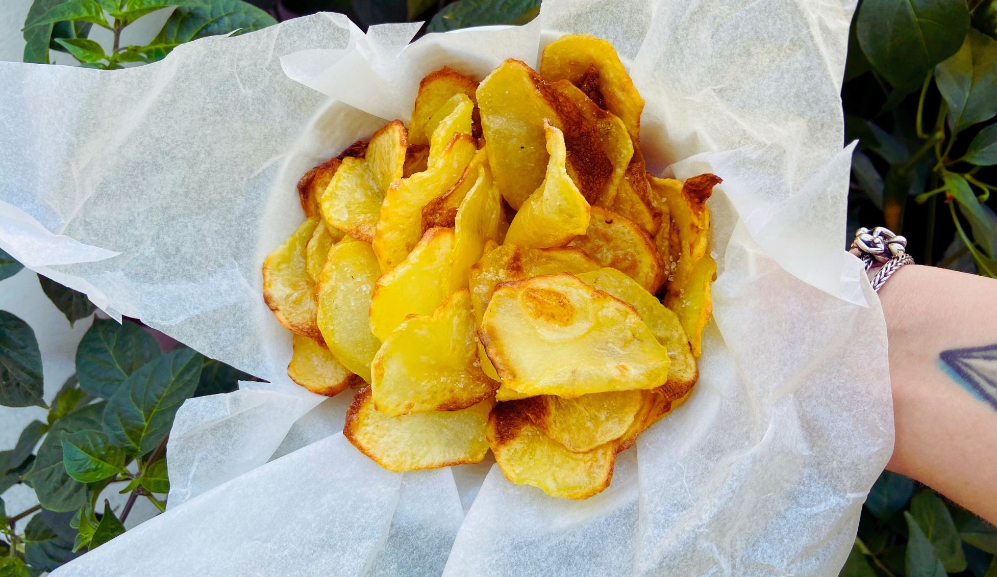 Domácí brambůrky v horkovzdušné fritéze