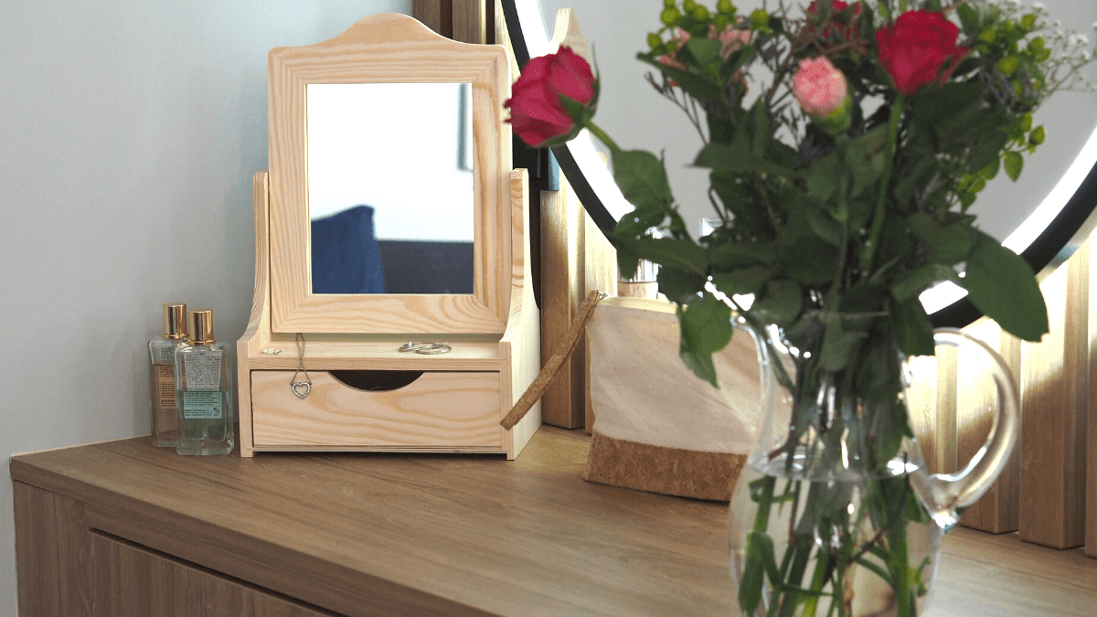 sperkovnice-ze-dreva_1