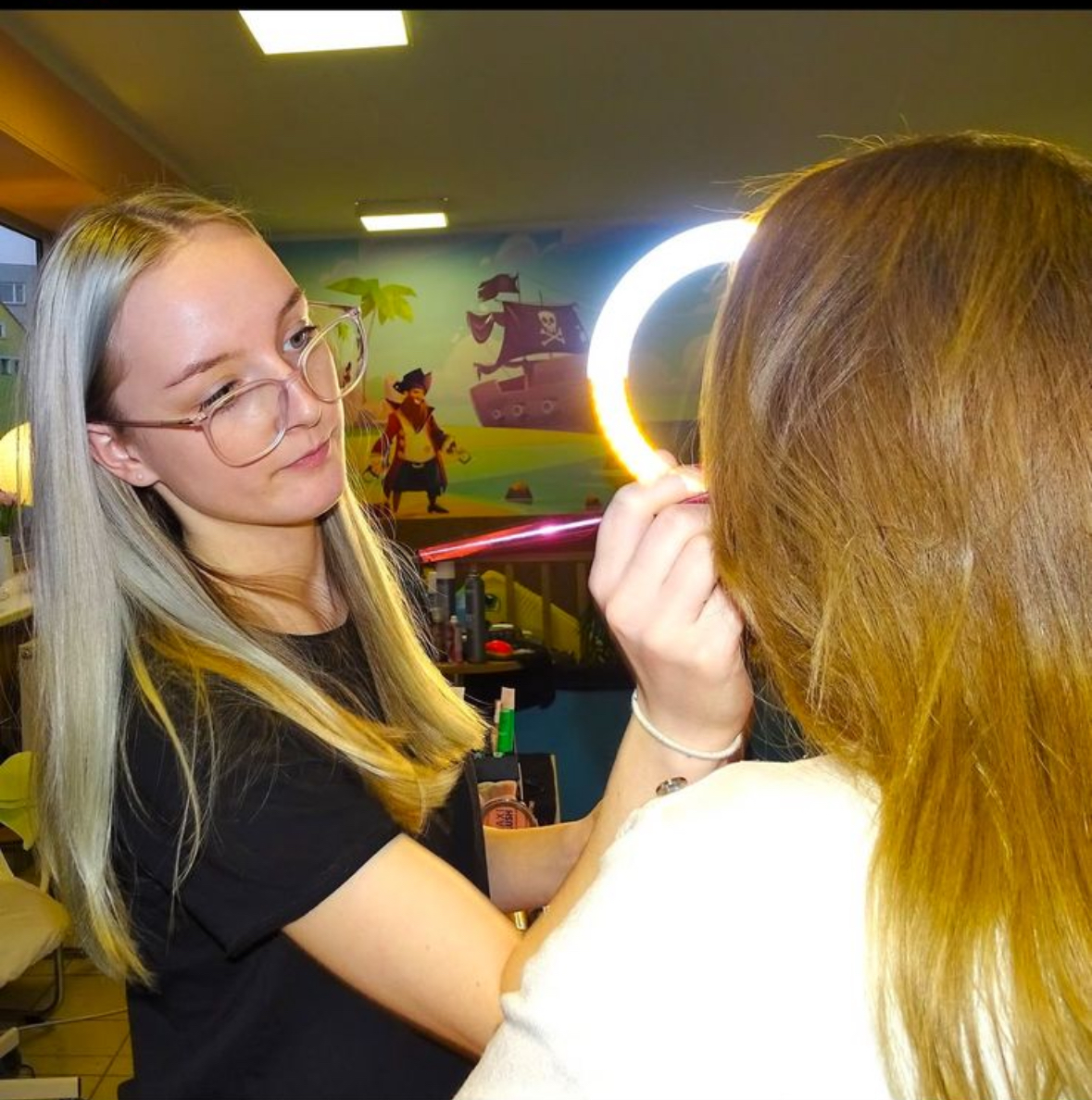 Nechte se nalíčit od profesionální make-up artistky, která líčí hvězdy České televize!