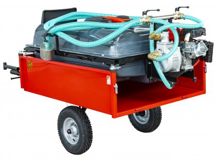 maly vozik s cisternou zezadu