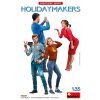 38087 holidaymakers 1 35 miniart 05