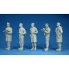 120685 4 british officers 1 35 miniart