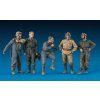 120838 9 t 80 soviet light tank withcrew special edition 1 35 miniart