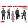 121690 1 tram crew with passengers 1 35 miniart