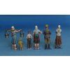 121702 3 soviet villagers 1 35 miniart