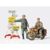 154924 2 diorama set motorcycle orderly 1 35