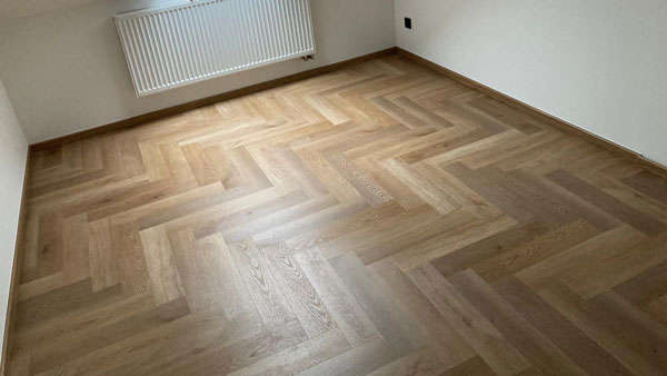 Ukázka pokládky na stromeček HERRINGBONE CLICK dub Classic