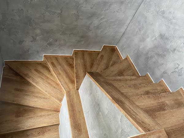 Ukázka realizace - schodiště s vinylovou podlahou BUKOMA PREMIUM CLICK Dub Přírodní